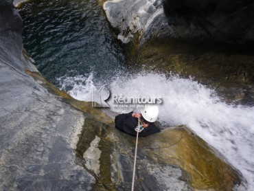 Nage en eaux vives, canyoning.