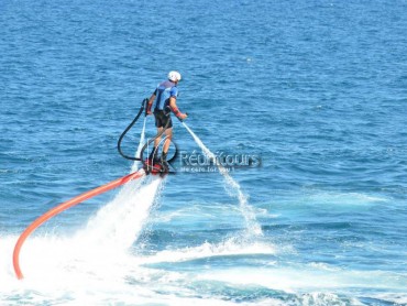 Flyboard, dans l'air, côte de La Réunion