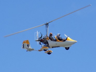 Autogiro, survol de l'île de La Réunion